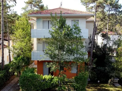 Enjoy a cozy apartment with garden