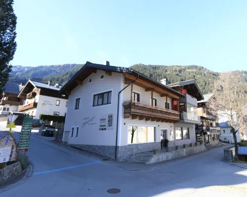High Quality Holiday Apartment in Oberkrimml Near Waterfalls Hotels near Krimml Waterfalls