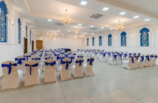 Traavista Aravali Mahal - Luxury Lake View Heritage Resort