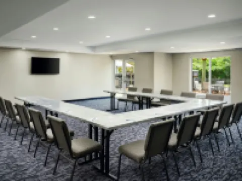 フェアフィールド・イン & スイート・バイ・マリオット・オーバーン・オペライカ オペライカのホテル