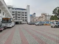HOTEL SRIDEVI - parkir