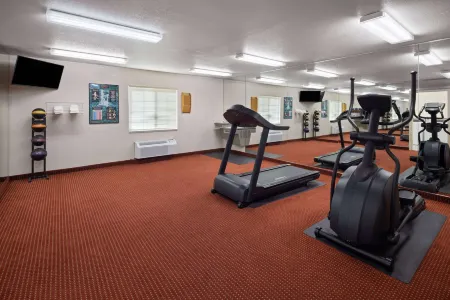 Days Inn & Suites by Wyndham Green Bay WI. Отели в г. Аллоез