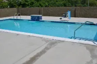 DoubleTree by Hilton Hotel Fayetteville - Rooftop Pools