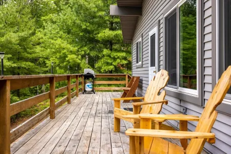 New 20ft Dock! Clean & Spacious! 5 Stars! Lake Front! Book 2026  Now!