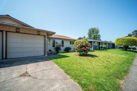 Modern Home in Portland Отели в г. Грешам