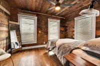 The Duet- Just Steps from Baylor University and Minutes from The Magnolia Silos