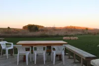 Countryside Beauty - Min to Madison/Perfect for families/Events&Dogs! Lrg yard
