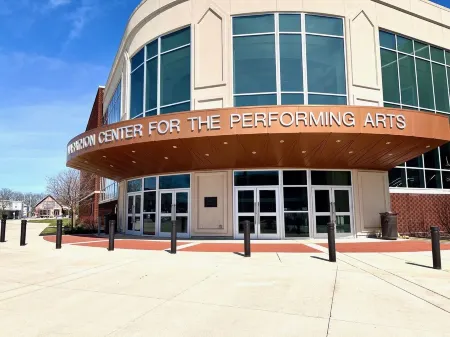 Large Luxury Downtown "Design Studio" One Bedroom Apartment Отели в г. Финдли