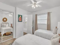 Vero Beach Cottage 3 bedrooms, 2 bath, Less than mile to Beach