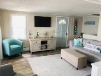 Seneca Sunrise Cottage - Lakefront Home on the Finger Lakes Wine Trail!