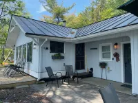 Cottage on Lake Saint Catherine