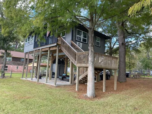Modern Lakefront Treehouse with Pedal Boat, 2 Kayaks, Sun Deck and Arcade