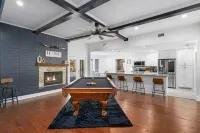 Lone Star house  by AT&T, Six Flags ,Globe life,Pool-Jacuzzi!