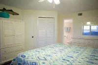 Beachfront Bliss:1st-Floor Condo Vacation Rental-Unbeatable Access and Amenities