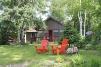 Nostalgic Lakefront Standing Log Cozy Cottage in a Peaceful Bay on 5 Lake Chain.