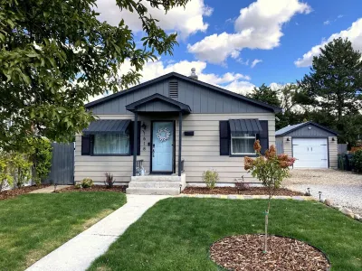 Immaculate, bright & airy newly updated home in gorgeous Meridian next to Boise! Hotels near Julius M. Kleiner Memorial Park