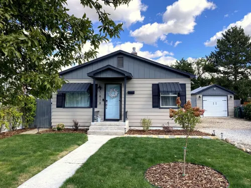 Immaculate, bright & airy newly updated home in gorgeous Meridian next to Boise!