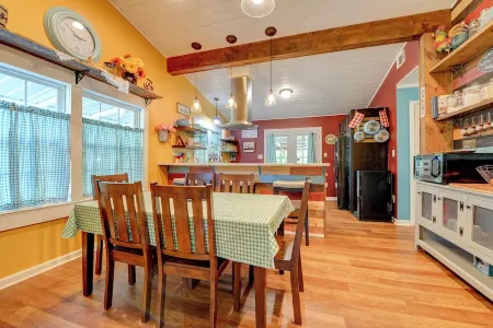 The Farm Haus Отели рядом с достопримечательностью «Парк Бонита Лейкс»