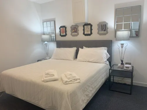 King bed and 4 twins in a 3 BR 2.5 bath Sleeps 6-8 Heart of Downtown Raleigh