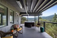 Enchanting, Secluded Idyllwild Home w/ Dramatic Views & Hot Tub! Pet Friendly!!