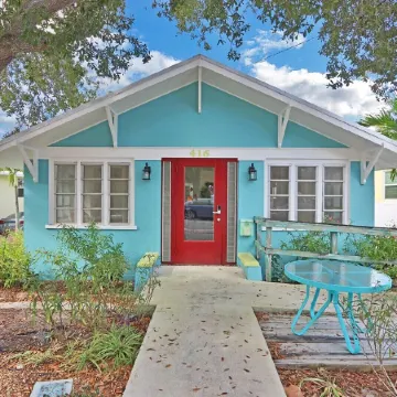 Private, charming home in downtown Stuart
