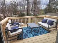 Cozy property, a short walk to a lake front beach.