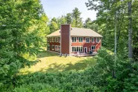 Spacious 6-bedroom house centrally located to Stowe, Smuggler's Notch & Jay Peak