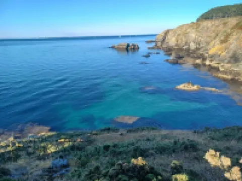 NEW DETACHED HOUSE 4 BEDROOMS GARDEN SAUZON BEAUTIFUL ISLAND AT SEA 貝勒島酒店