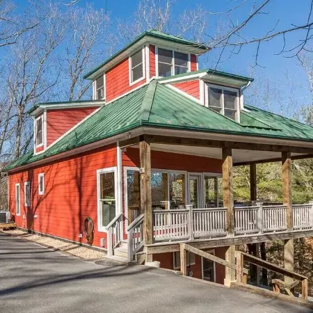 Unique Massanutten Lodge, Hot Tub, Game Room w/foosball and Gorgeous Views!! Отели в г. Мак-Гиисвилл