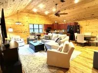 Peaceful guest house just 10 miles from the charming Oxford Square.