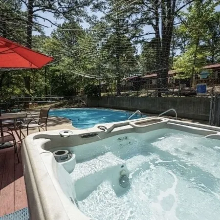 Little Owl Cabin #10 - Sleeps 6. Resort Pool&Spa, Fire Pit. Sdc 1 mi. Dogs ok!