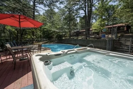 Little Owl Private Cabin #10 - Sleeps 6. Resort Pool-Spa. Sdc 1 mi. Dogs ok!