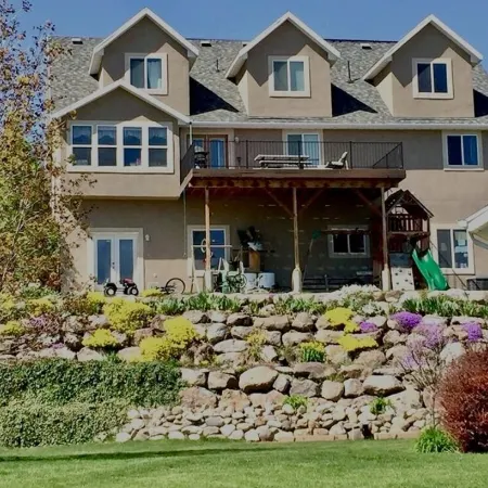Cozy Apartment with Loft, Theater Room, & Gorgeous Mountain Views! Sleeps 8