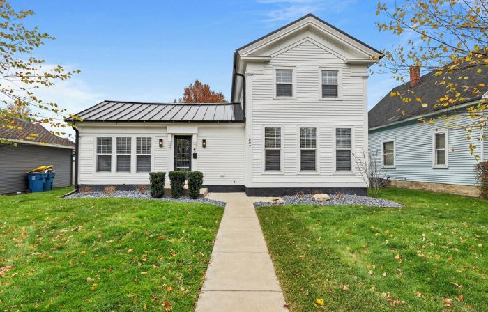 Modern Farmhouse in Charming Neighborhood Walking Distance to Downtown