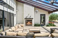 Desert Gem w/2 Master Bedrooms, Saltwater Pool & Spa, Mountain Views Hotels near Trader Joe's