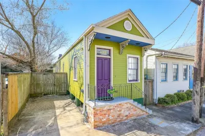 Charming Historic Shotgun House minutes to FQ/CBD Hotels in Garden District