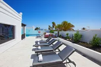 Luxury Detached Private Villa with Heated Private Pool