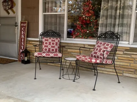 The Glad House 4bedrms 2 bath!