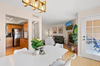 Desert Hideaway - Modern 2 Bdr w/ Mountain Views, Pool, & Hot Tub