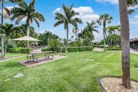 Naples Marina Getaway Studio now freshly REMODELED!