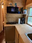 1 Bedroom,1 Bath, Porch, Fire Pit, Grill, Beautiful Wooded Location, Wi-Fi also! Hotels in Jackson Township