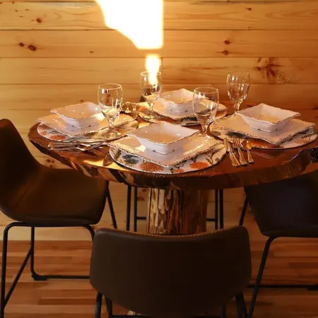 ParadisePeak Hummingbird Cabin with Indoor Jacuzzi in the Heart of Amish Country