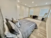 New Modern Home in Bellevue Hotels near Cougar Mountain Regional Wildland Park