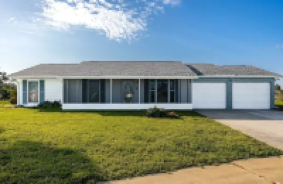 Charming 3-Bedroom House with Private Pool on Canal