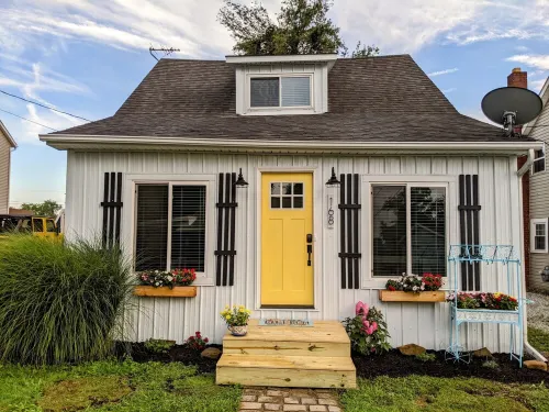 Cheerful & cozy 3 bedroom cottage near lake with hot tub Hotels in Buckeye Lake