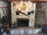 Cozy winter retreat + beautiful view + Indoor Outdoor Fireplace + Pool Table