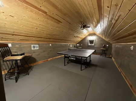 Professionally Decorated & Fully Stocked Luxury Home Near Frio River Отели рядом с достопримечательностью «Парк штата Гарнер»