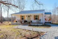 Enchanting 2 Bedroom Cottage, The Fox Den, 258 Acres, Farmville, VA