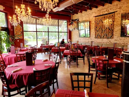 Resort Style Pool Home, 1 mi. to Palm Beach Island Отели рядом с достопримечательностью «Downtown West Palm Beach»