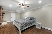 5BR Family Gem: Barbecue, Swim & Relax!